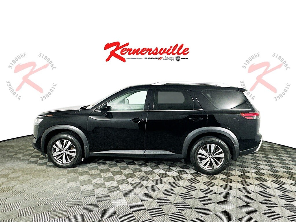 2022 Nissan Pathfinder SL photo 4