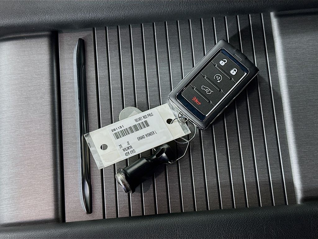 JeepGrand Wagoneer L20