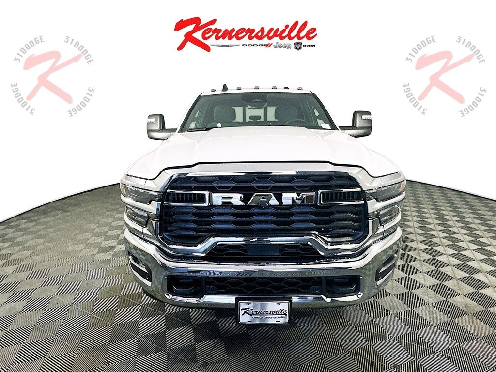 2025 Ram 3500 Tradesman photo 2