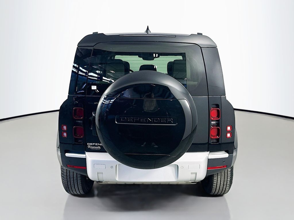 Land RoverDefender 1106