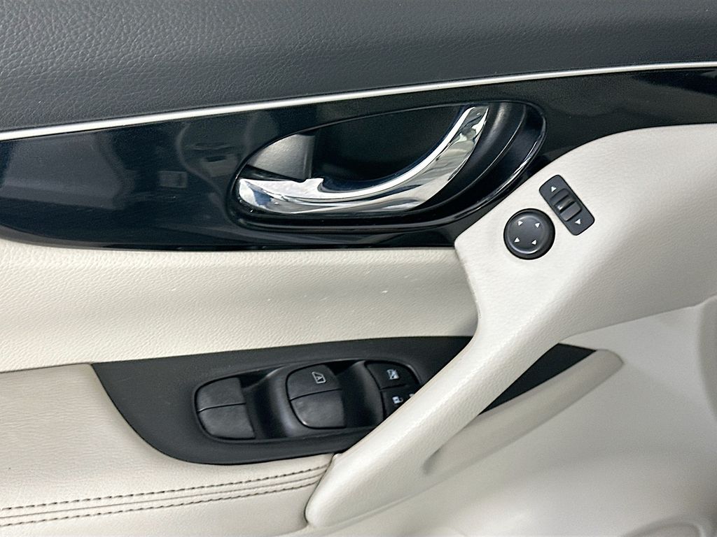 NissanRogue Sport24