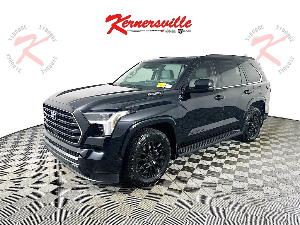 2024 Toyota Sequoia SR5 photo 3