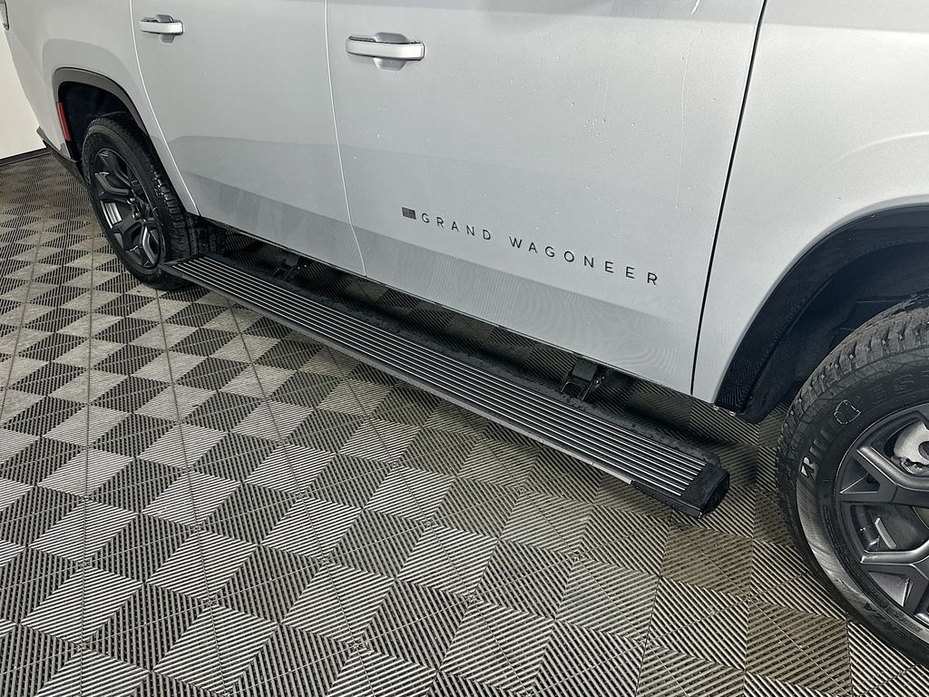 JeepGrand Wagoneer L22