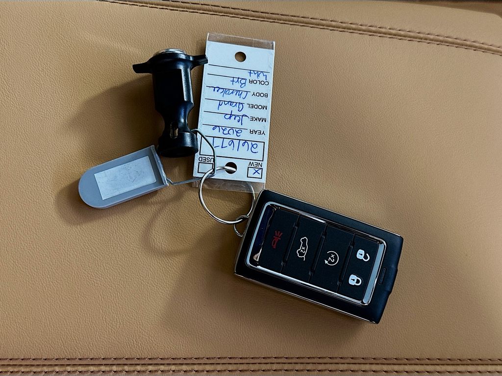 JeepGrand Cherokee L20