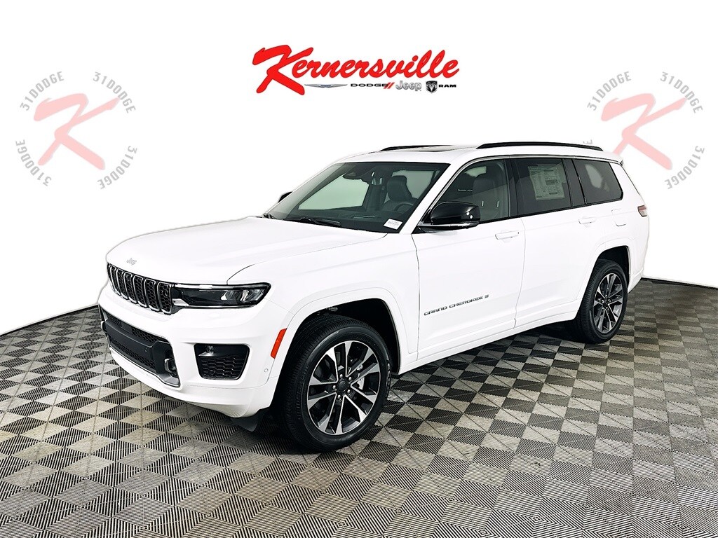 2025 Jeep Grand Cherokee Overland photo 3