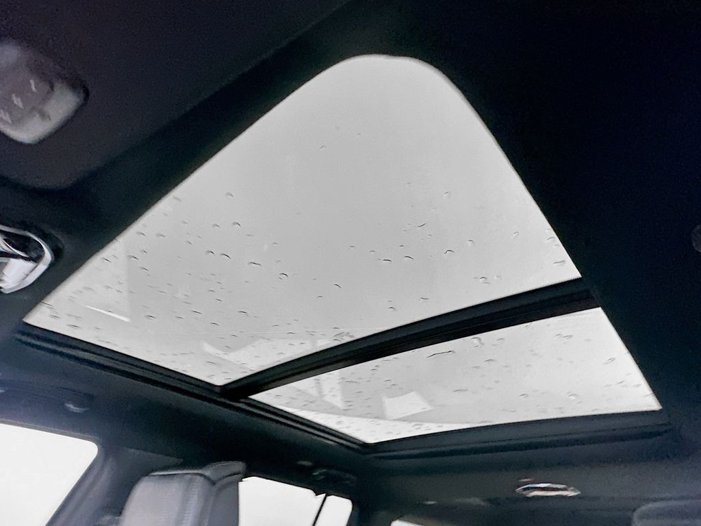 JeepGrand Wagoneer13