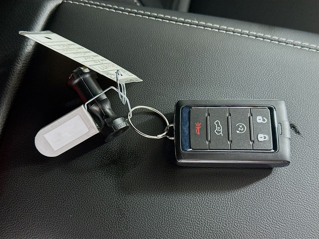 JeepGrand Cherokee L20