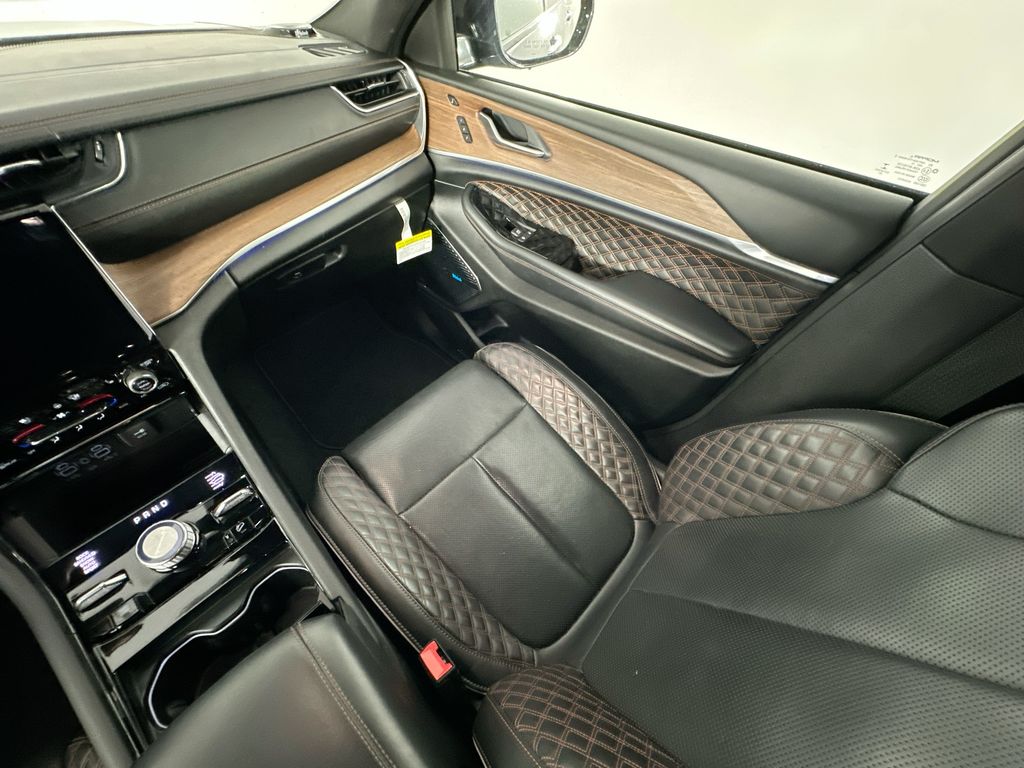 JeepGrand Cherokee11