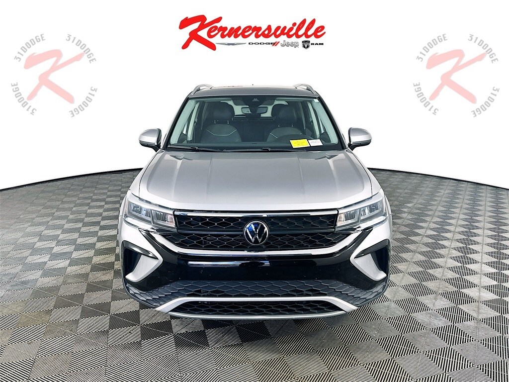 2023 Volkswagen Taos SE photo 2