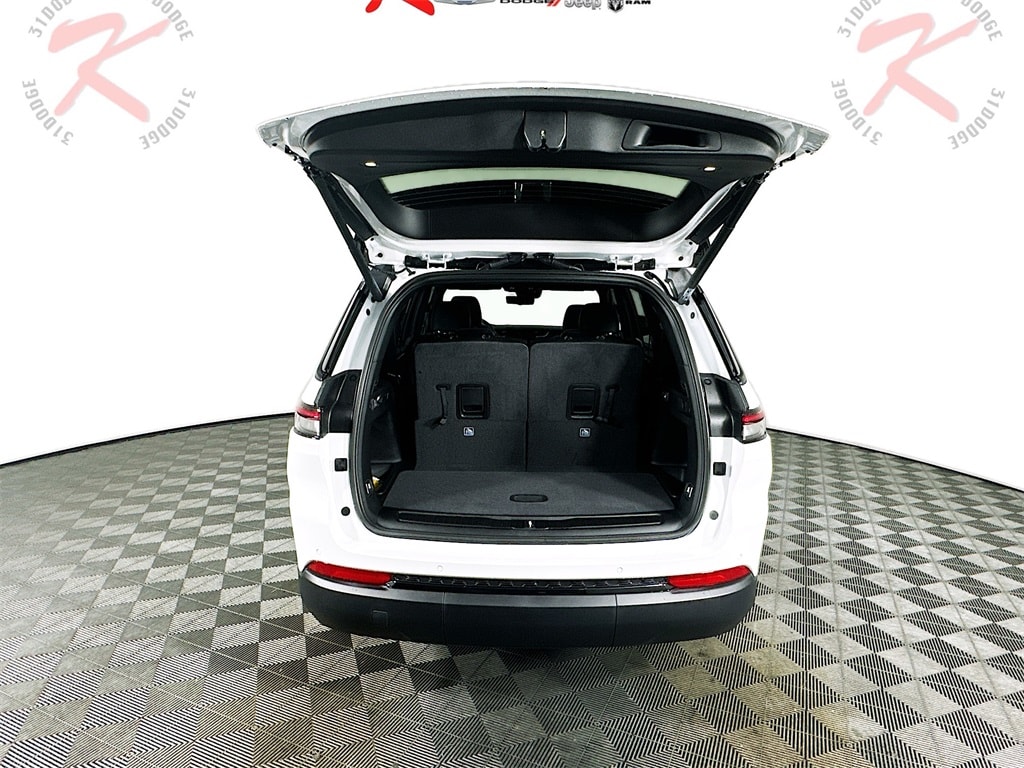 JeepGrand Cherokee L16