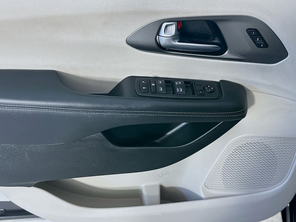 ChryslerPacifica23