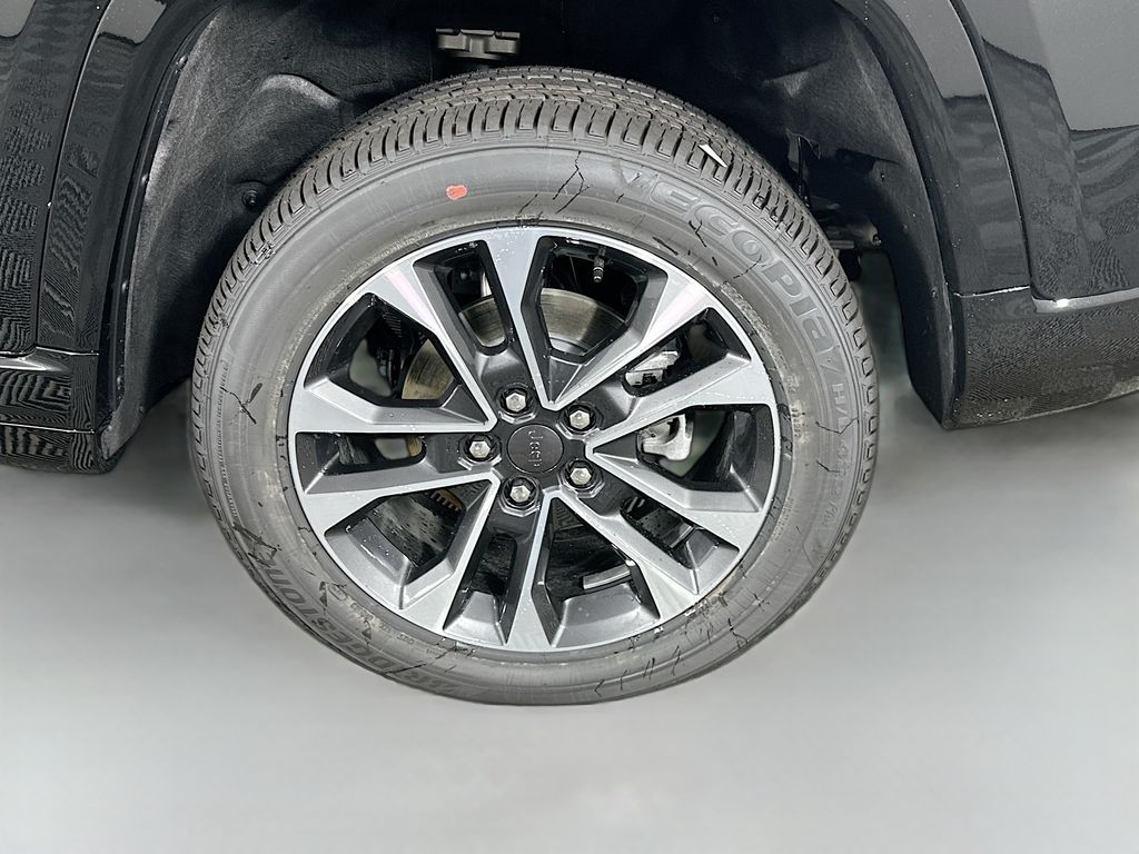 2025 Jeep Grand Cherokee Overland - Photo 17