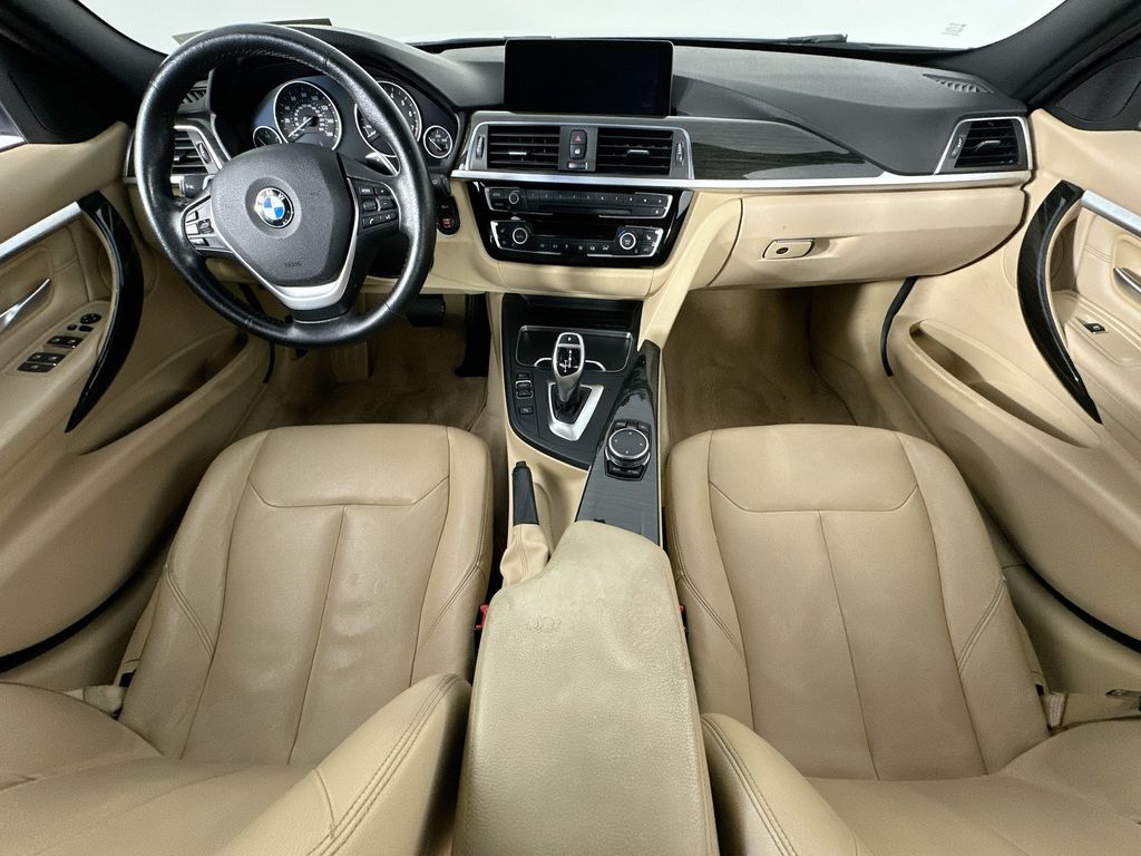 BMW3 Series10