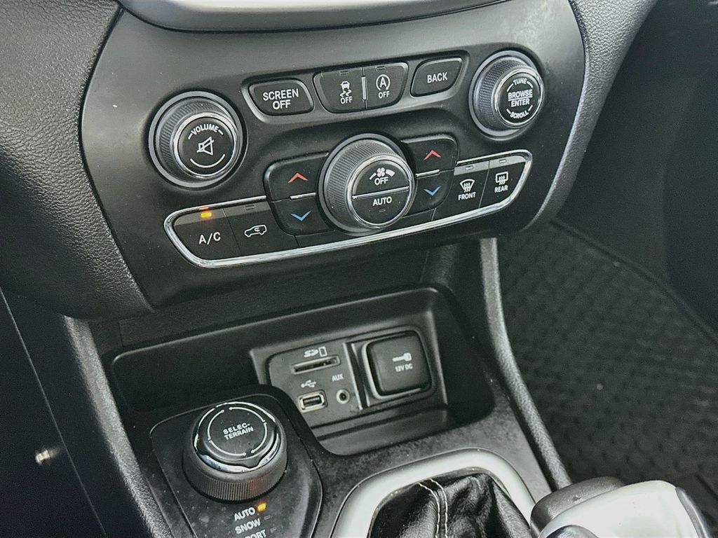 JeepCherokee18