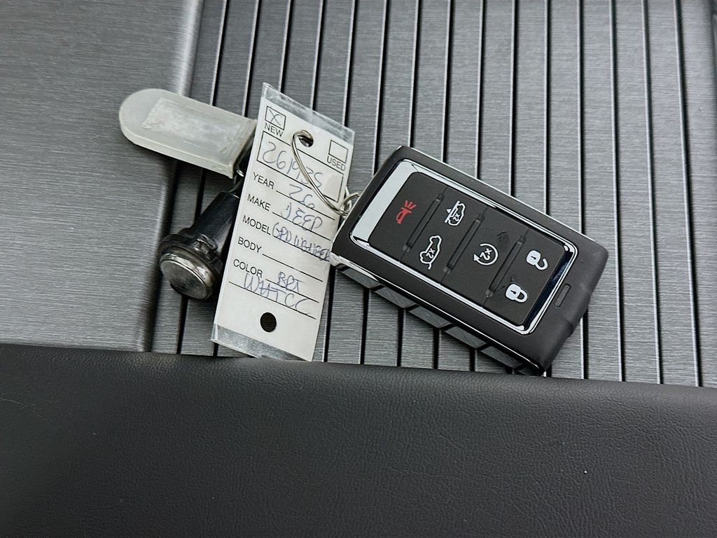 JeepGrand Wagoneer L20