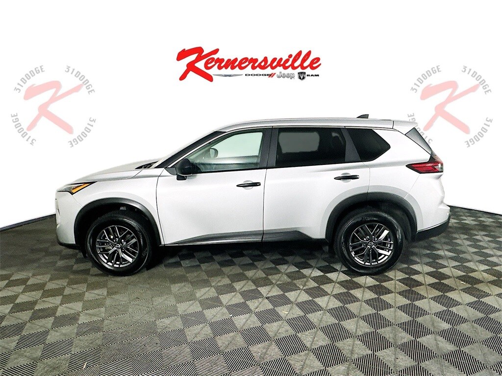 2024 Nissan Rogue S photo 4