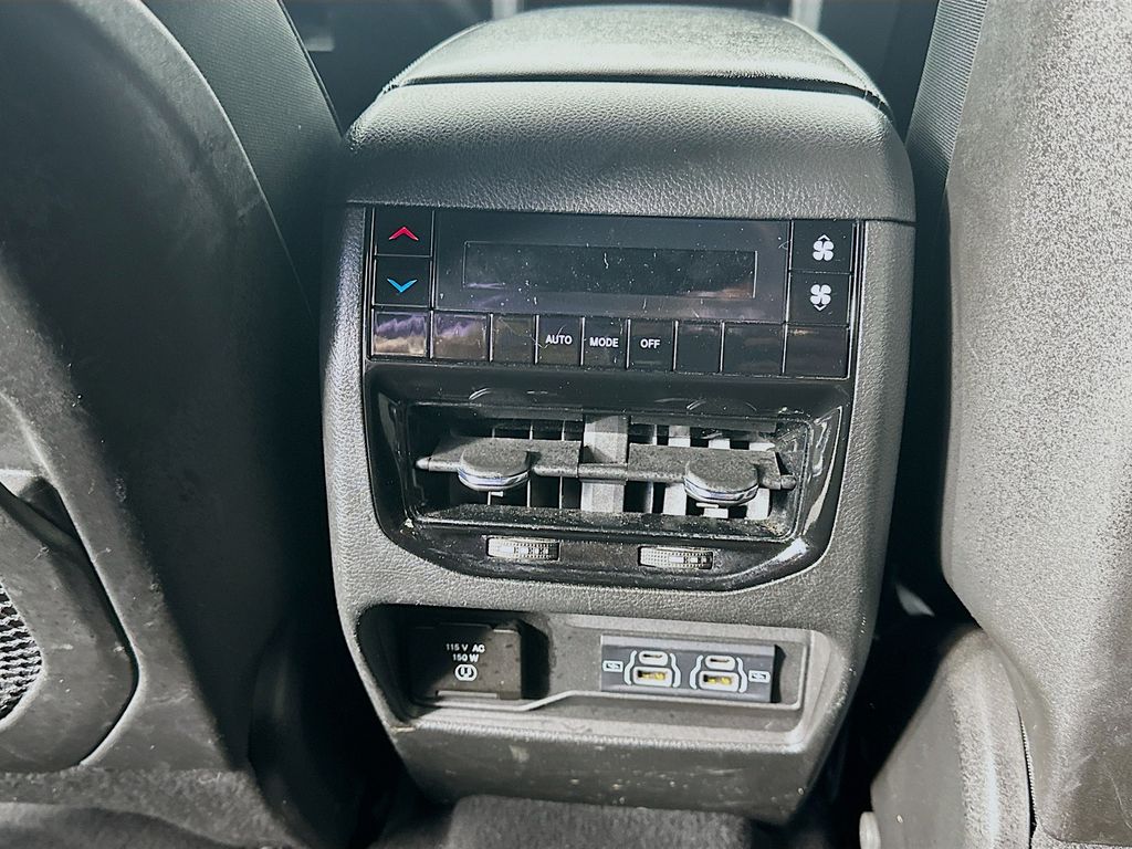 JeepGrand Cherokee L21