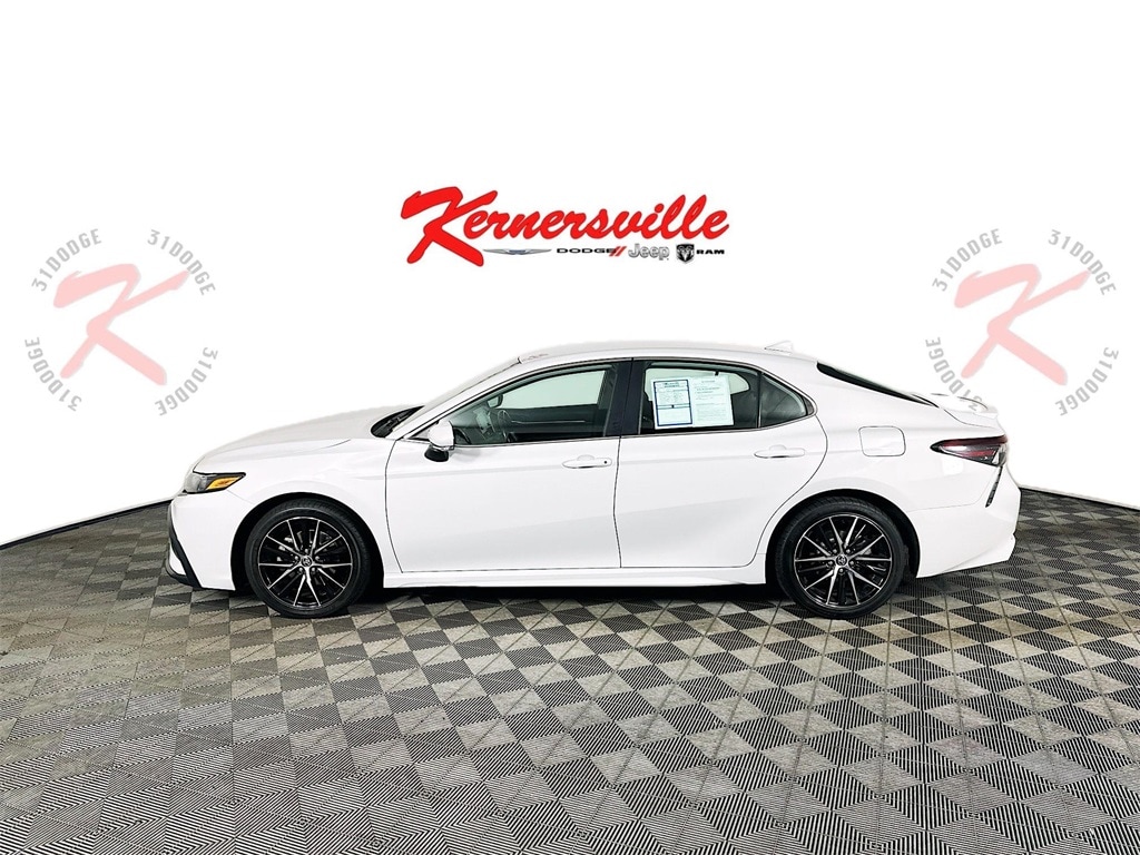 Used 2022 Toyota Camry SE Sedan
