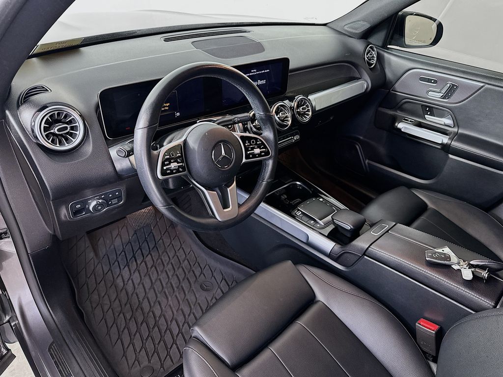 Mercedes-BenzGLB29