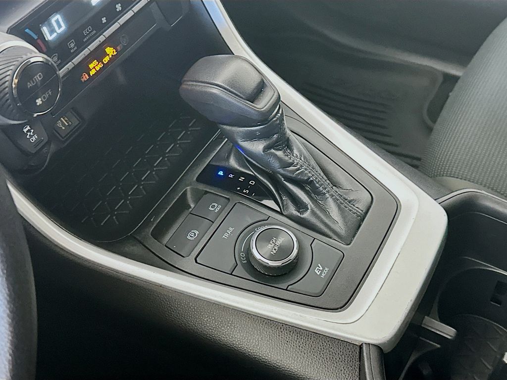 ToyotaRAV4 Hybrid16