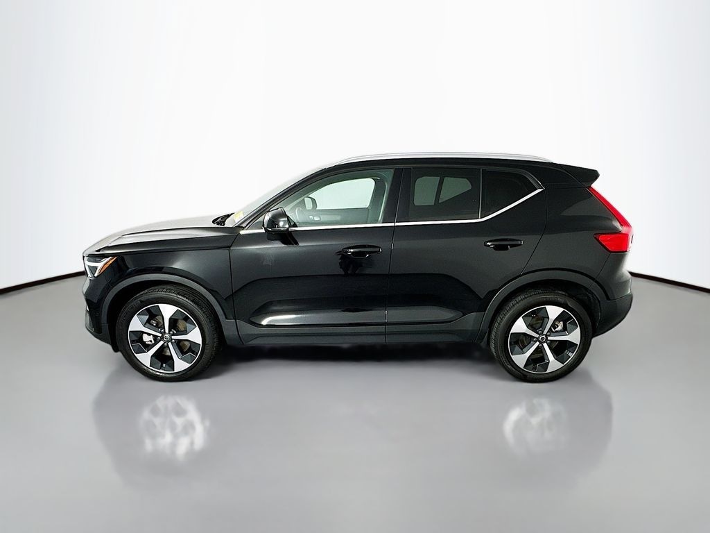 Used 2024 Volvo XC40 B5 Plus Bright Theme Sport Utility