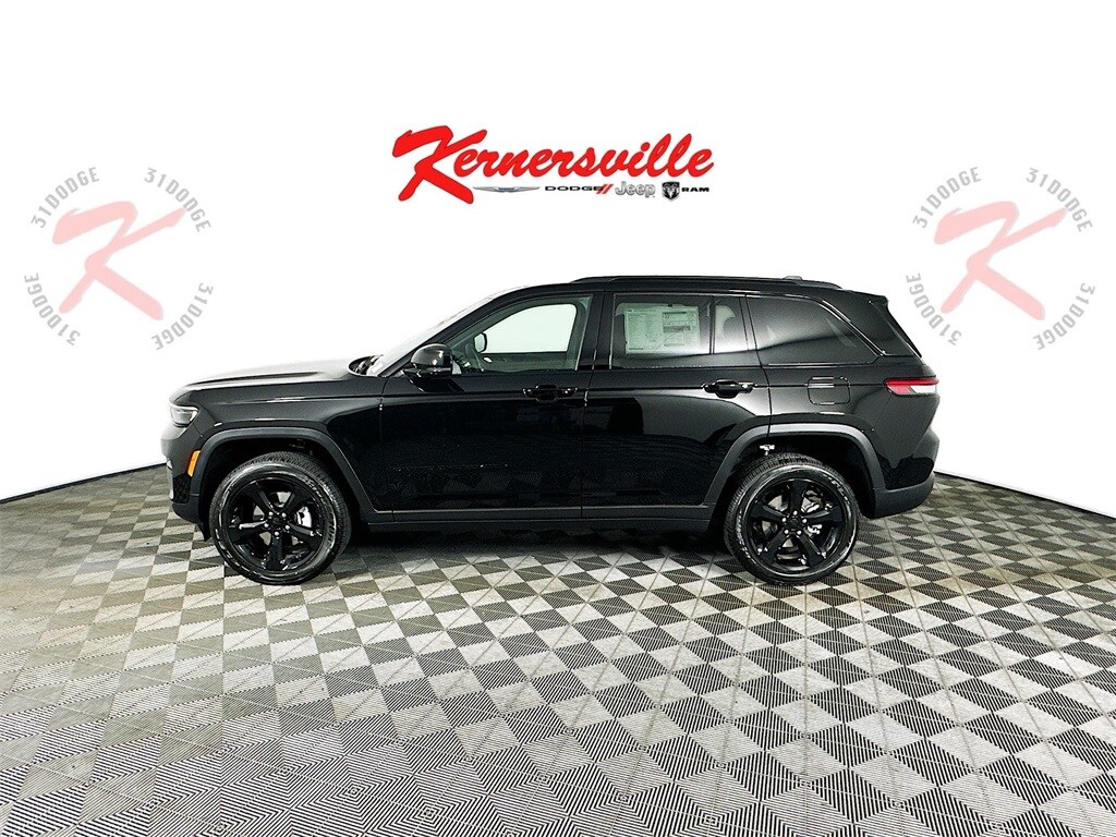 2025 Jeep Grand Cherokee Laredo Altitude photo 4