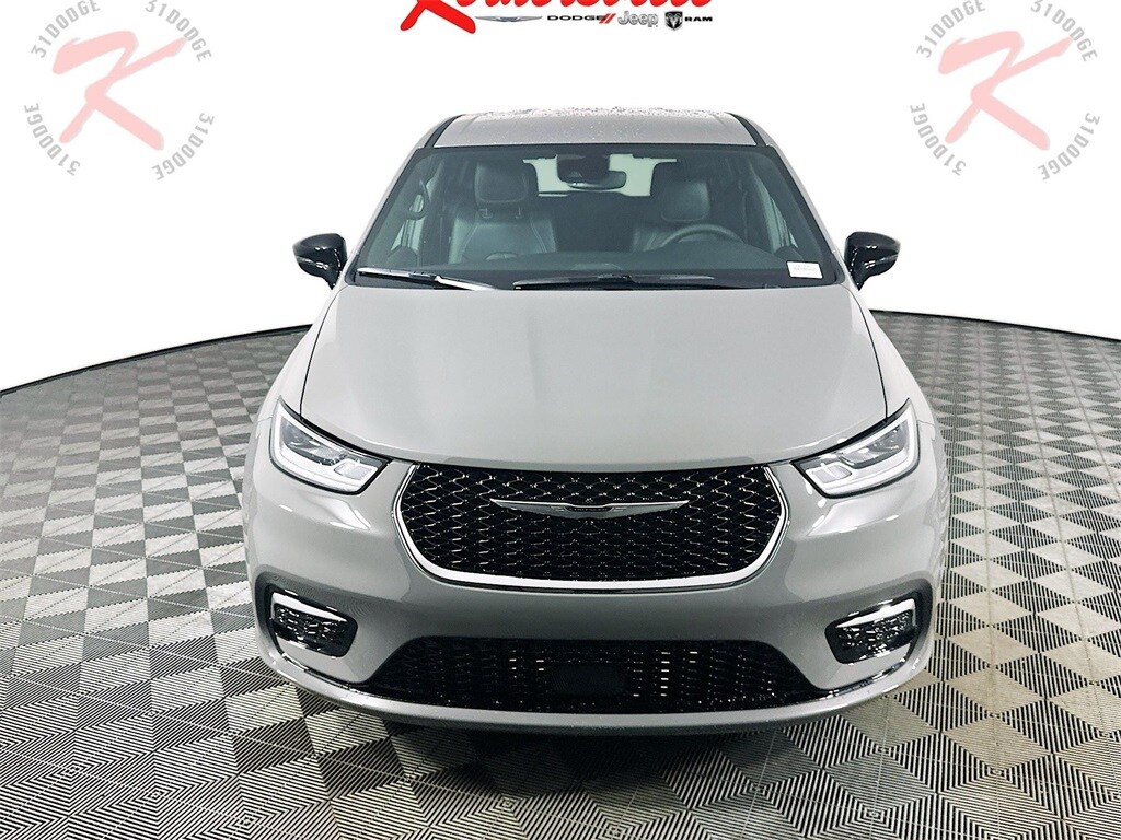 2025 Chrysler Pacifica photo 2