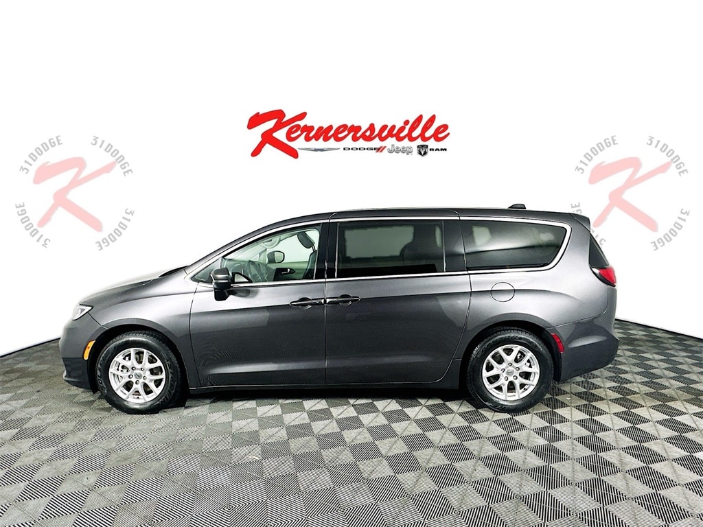 Used 2023 Chrysler Pacifica Touring L Passenger Van