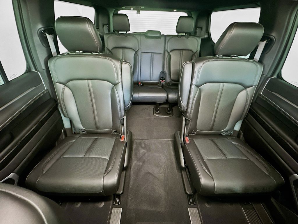 JeepGrand Wagoneer10