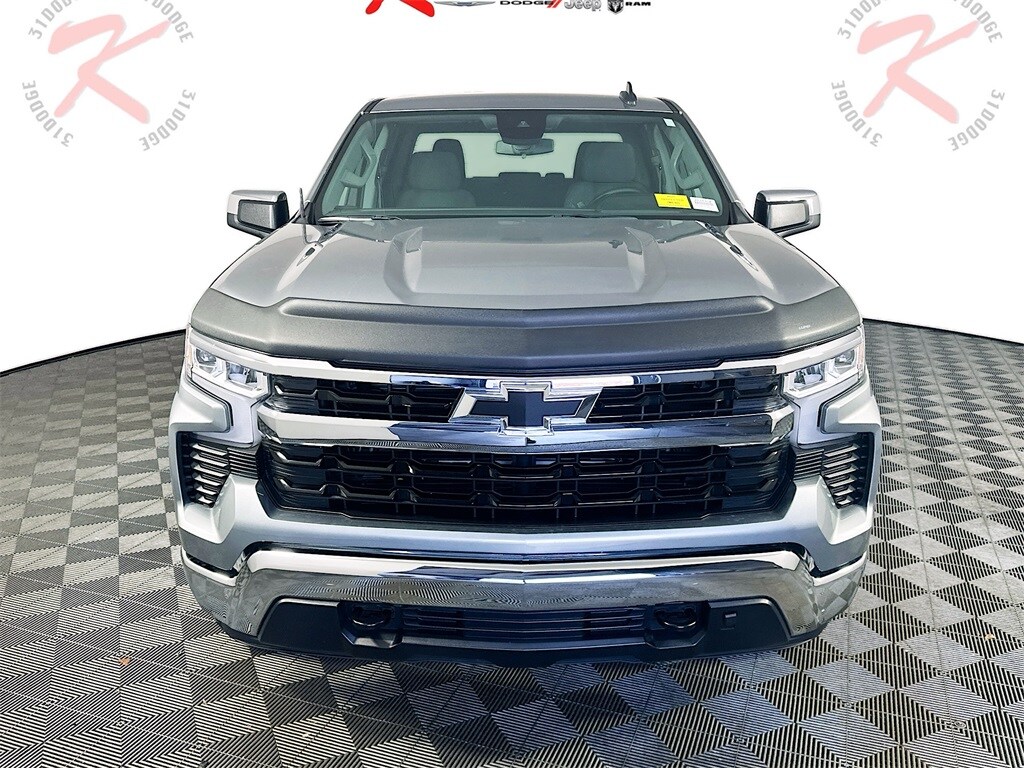 2025 Chevrolet Silverado 1500 LT photo 2