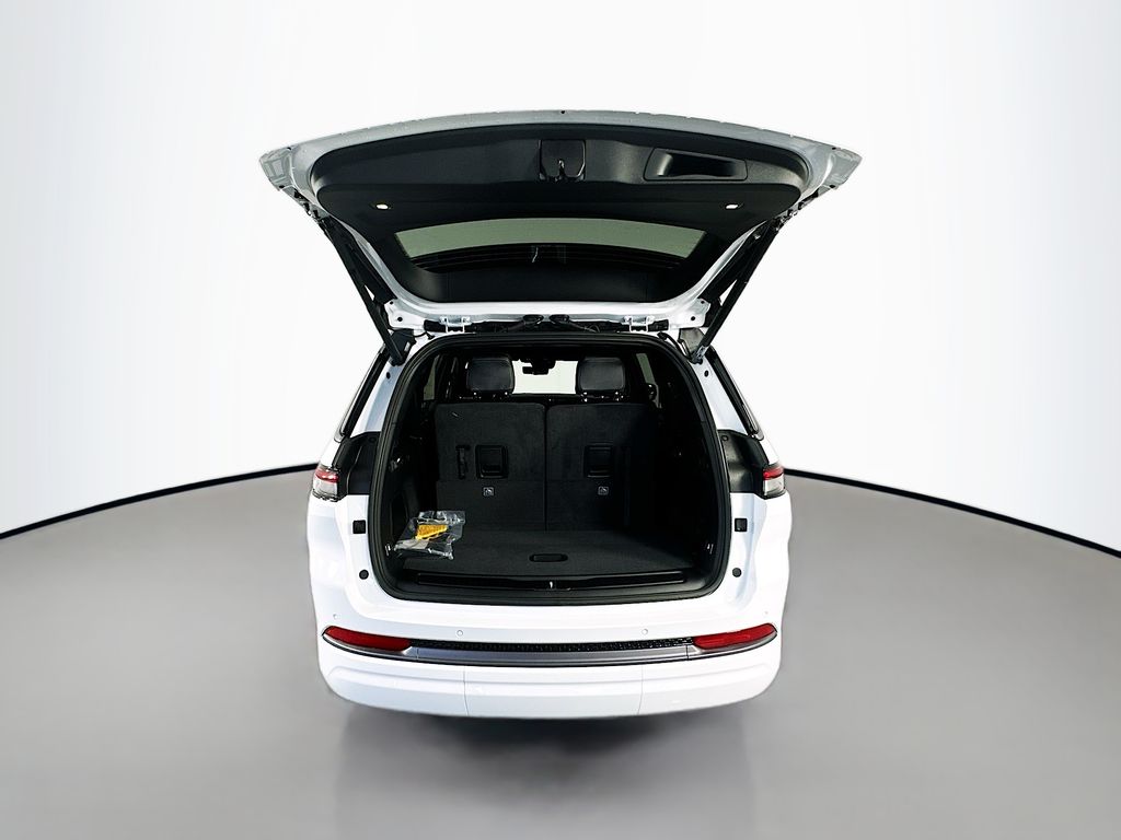 JeepGrand Cherokee L16