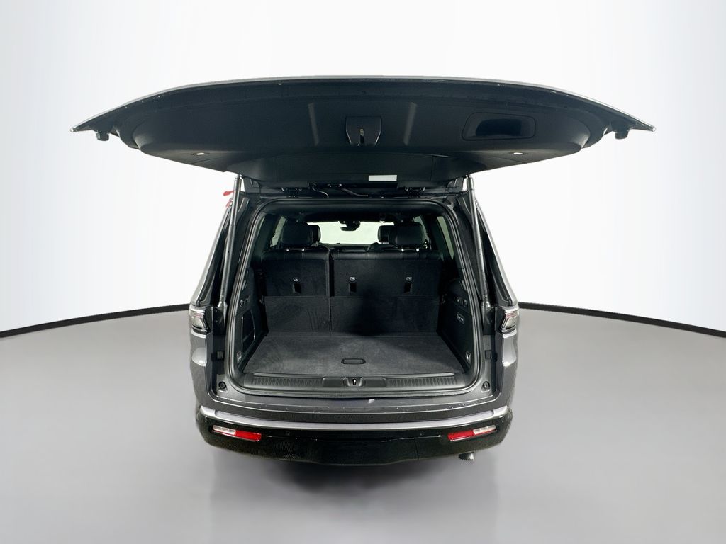 JeepGrand Wagoneer16