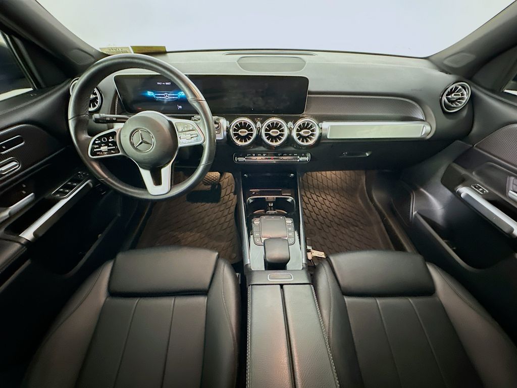 Mercedes-BenzGLB10