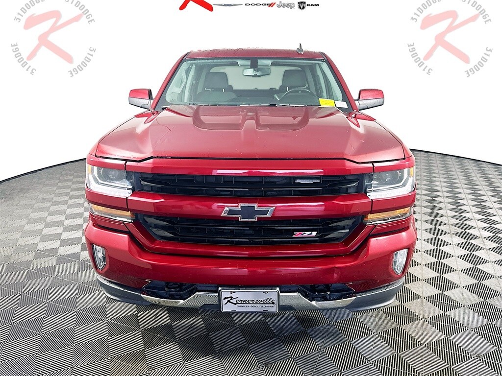 2018 Chevrolet Silverado 1500 LT photo 2