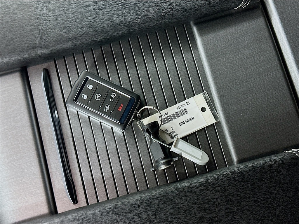 JeepGrand Wagoneer20