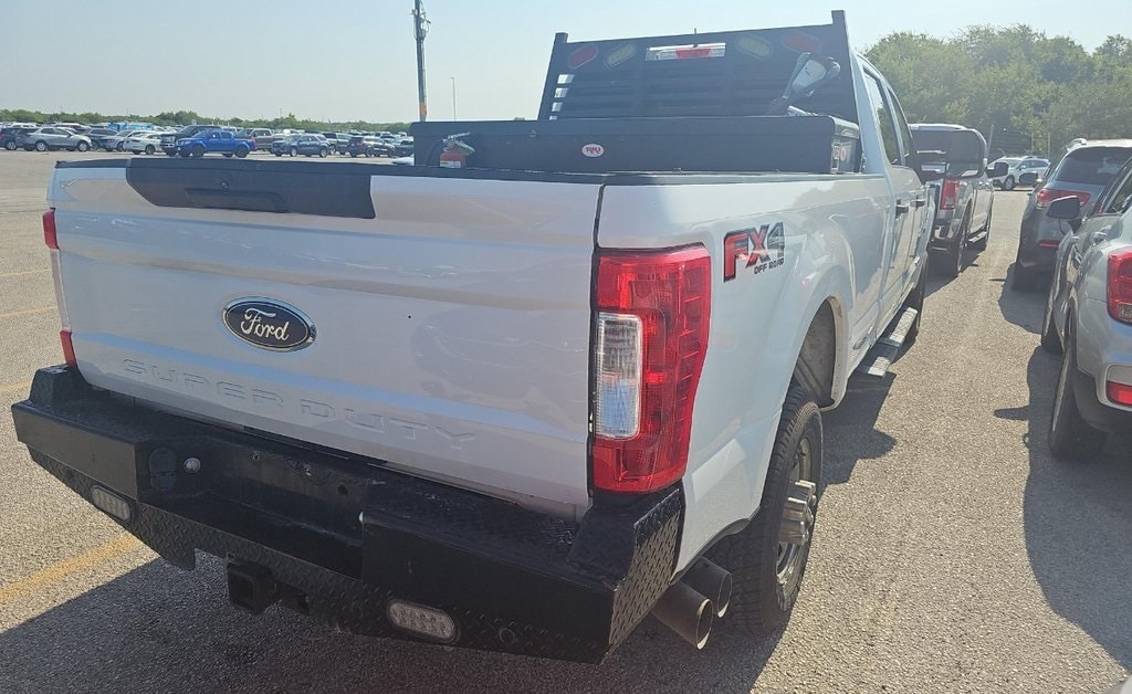 2018 Ford F-350 photo 3
