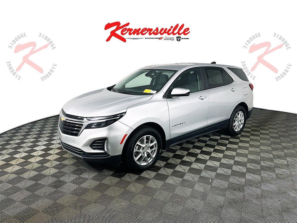 2022 Chevrolet Equinox LT photo 3