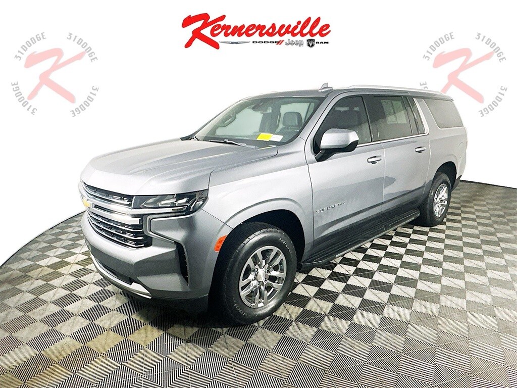 2021 Chevrolet Suburban LT photo 3
