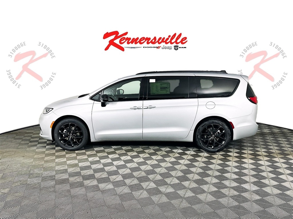 New 2026 Chrysler Pacifica Limited S Appearance Passenger Van