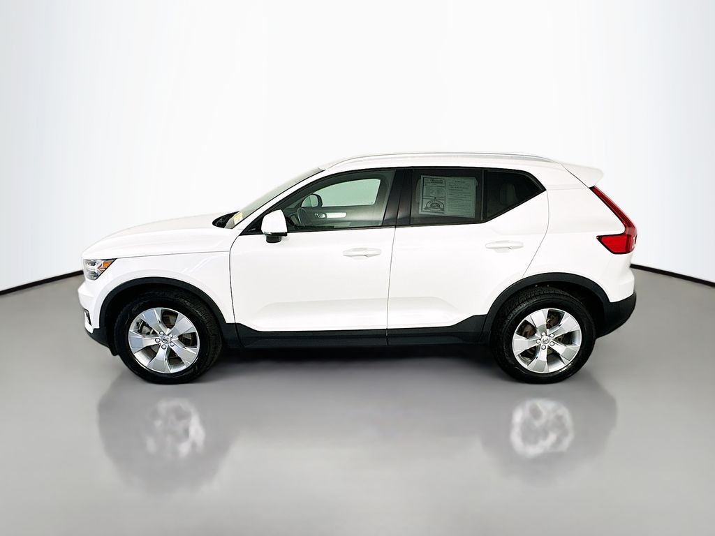 Used 2021 Volvo XC40 Momentum SUV