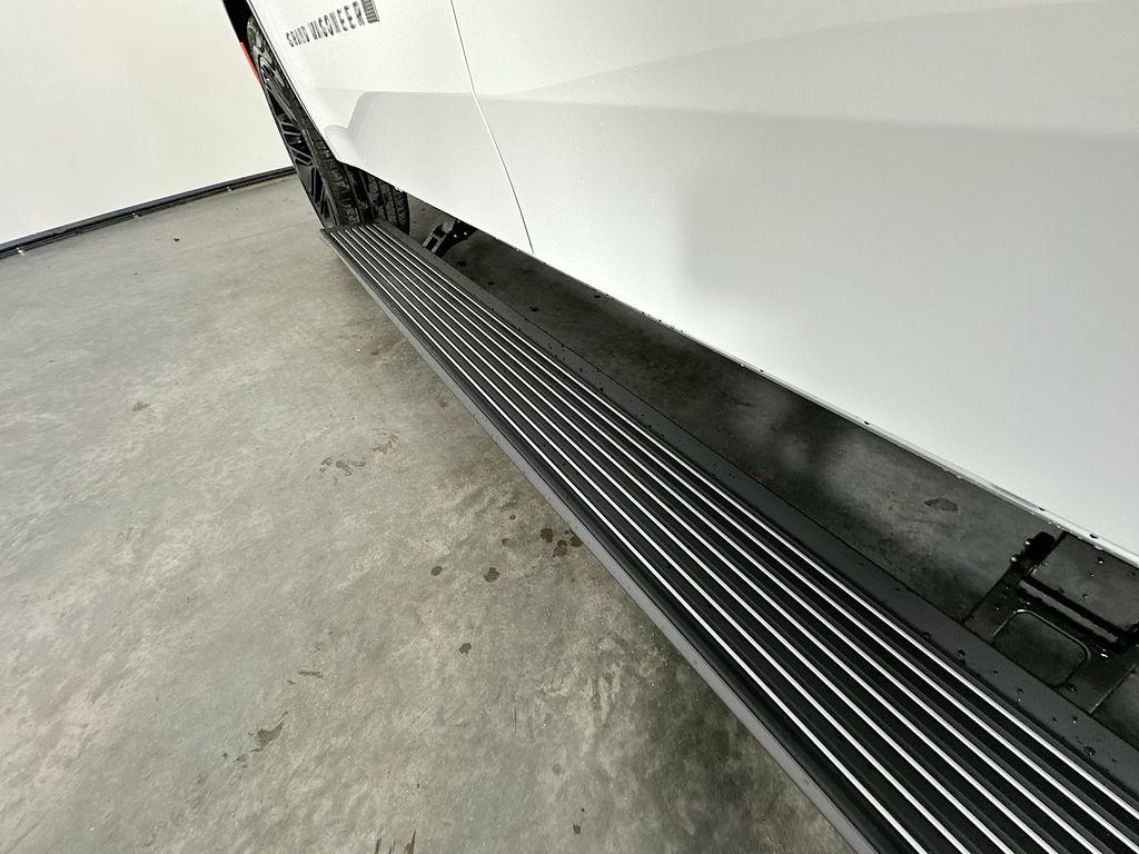JeepGrand Wagoneer L22