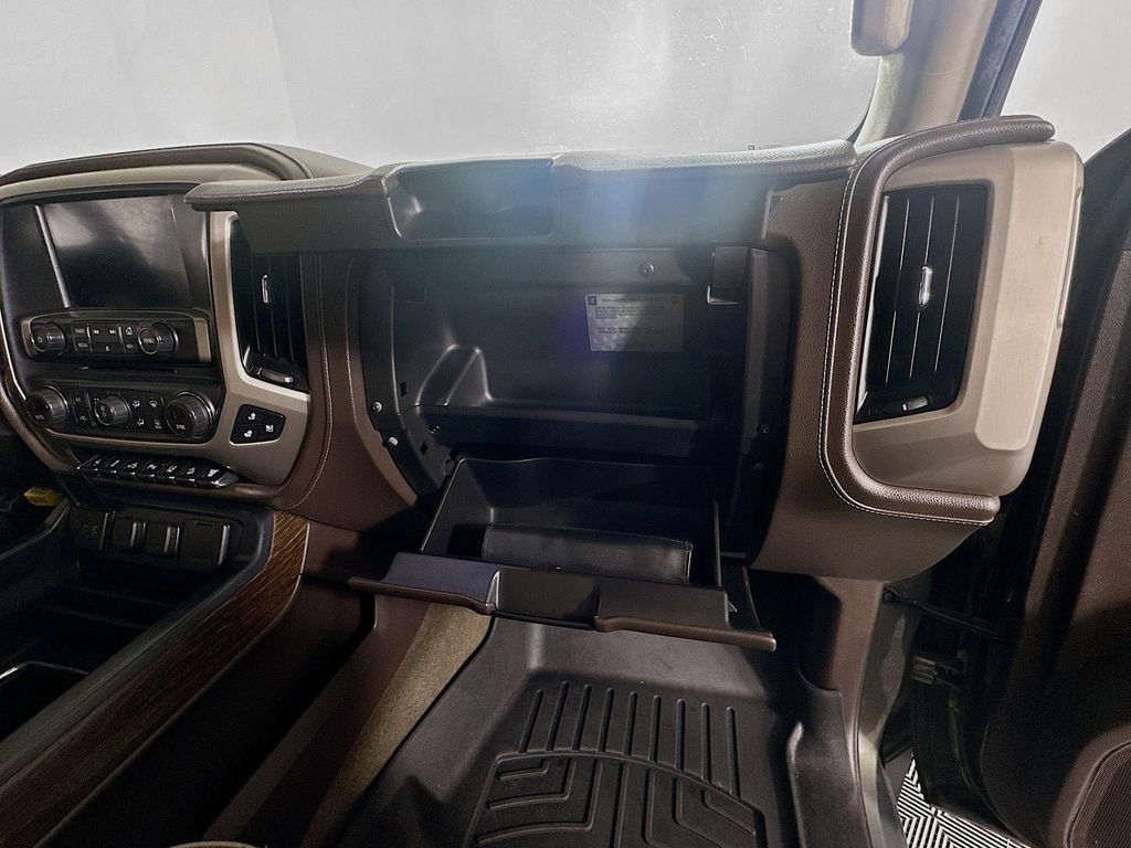 GMCSierra 2500HD38