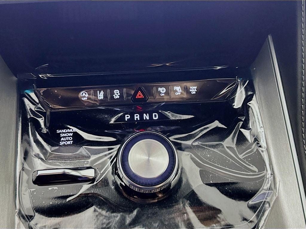 JeepGrand Wagoneer L12