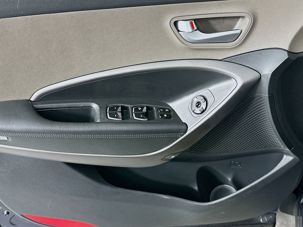 HyundaiSanta Fe Sport20