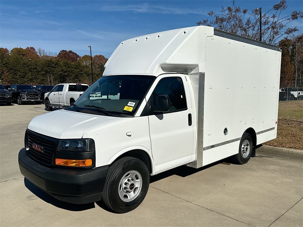 2022 Gmc Savana Cutaway 3500 Base photo 3
