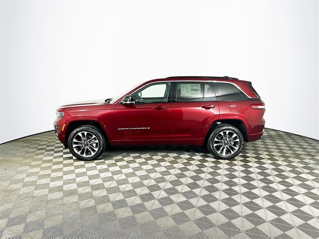 2025 Jeep Grand Cherokee Overland photo 4