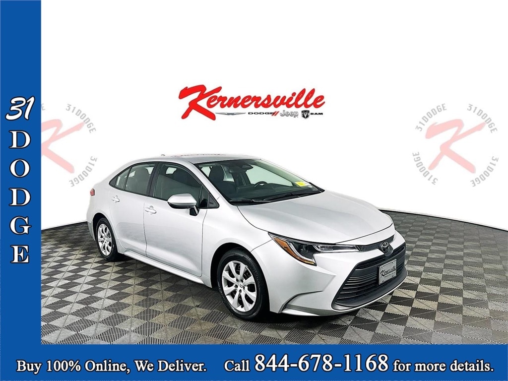 2024 Toyota Corolla LE's photo