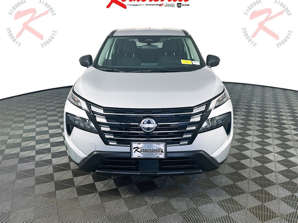2024 Nissan Rogue S photo 2