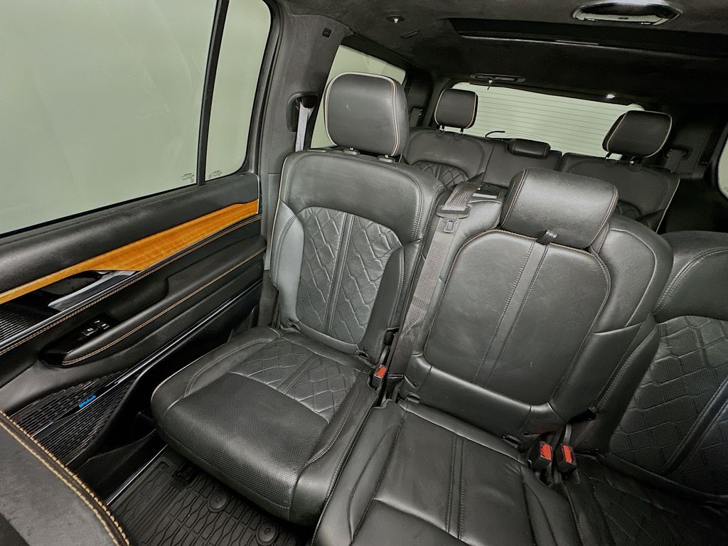 JeepGrand Wagoneer12