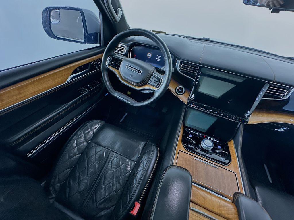 JeepGrand Wagoneer9